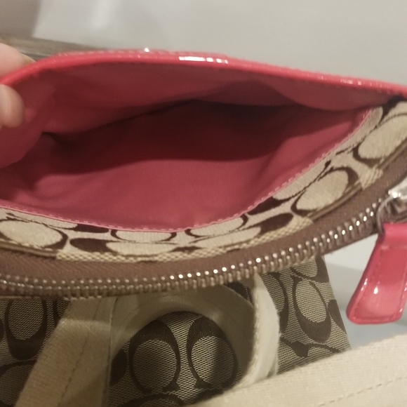 COACH Signature C's Khaki Jacquard Slingpack - Picture 10 of 11